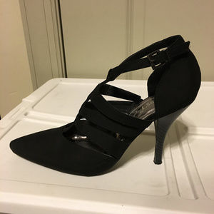 2 Lips Too pointy toe shoes Size 7.5